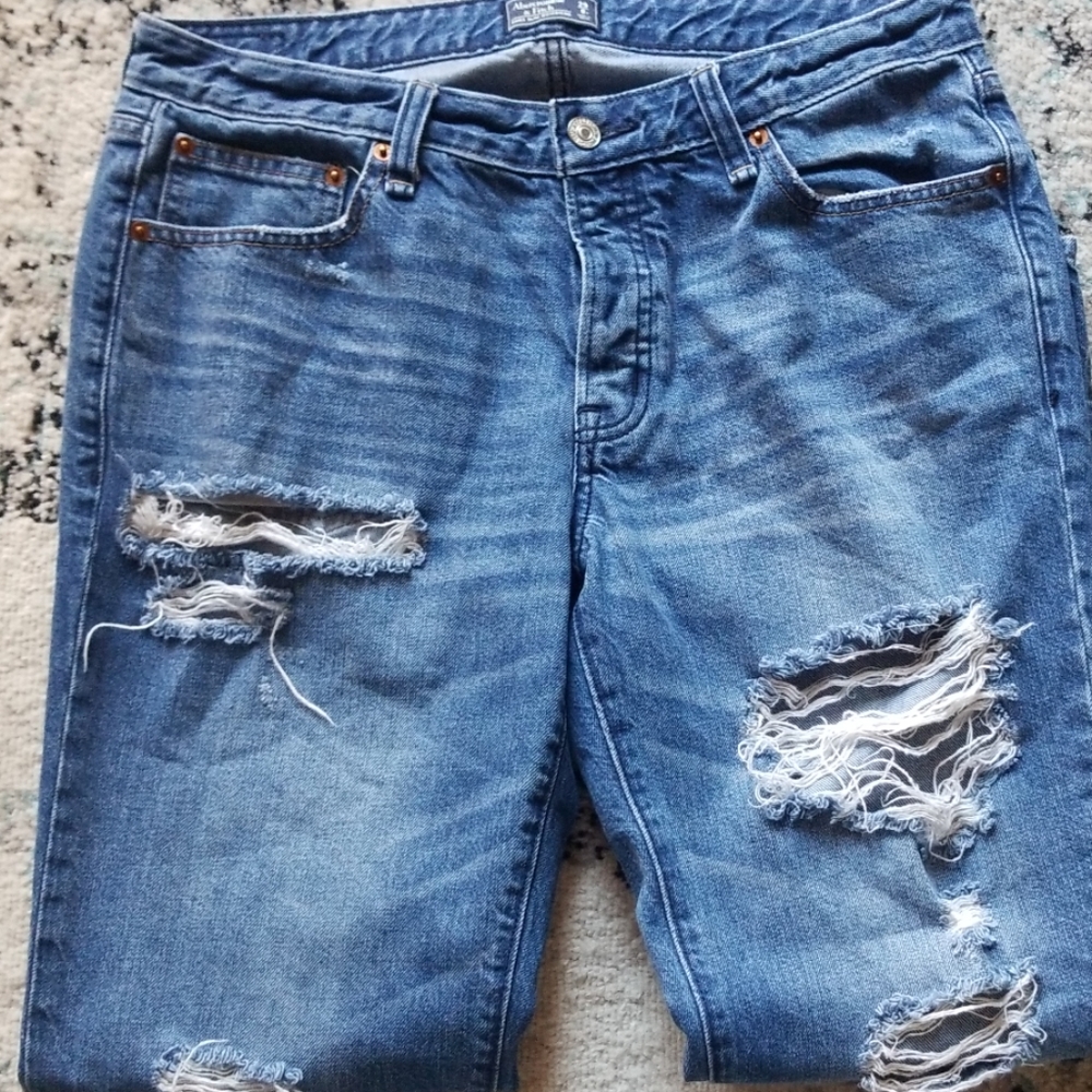 Abercrombie & Fitch Distressed jeans